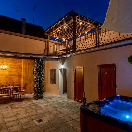 Zollus House Tvrda Apartman Eszék Kültér fotó