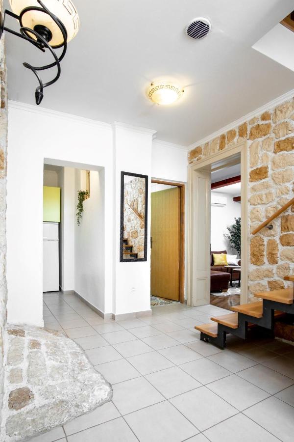 Zollus House Tvrda Apartman Eszék Kültér fotó