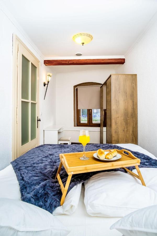 Zollus House Tvrda Apartman Eszék Kültér fotó