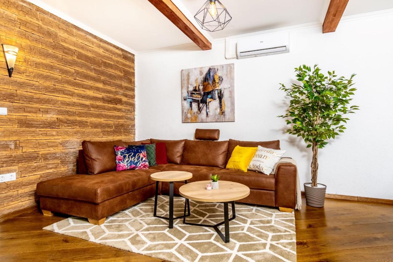 Zollus House Tvrda Apartman Eszék Kültér fotó