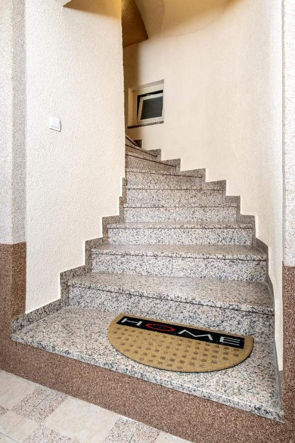 Zollus House Tvrda Apartman Eszék Kültér fotó