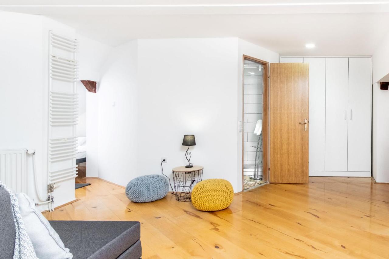 Zollus House Tvrda Apartman Eszék Kültér fotó