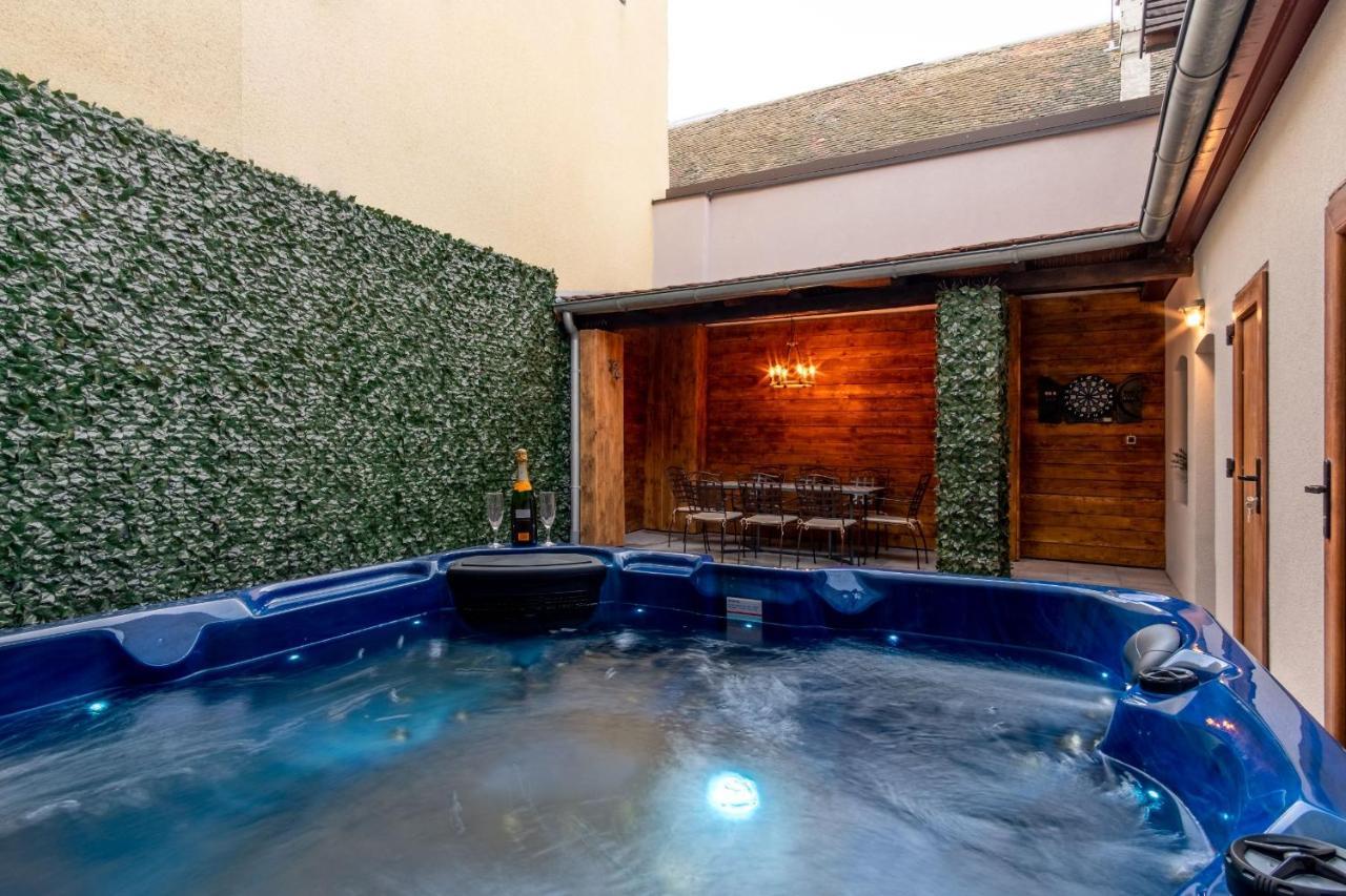 Zollus House Tvrda Apartman Eszék Kültér fotó