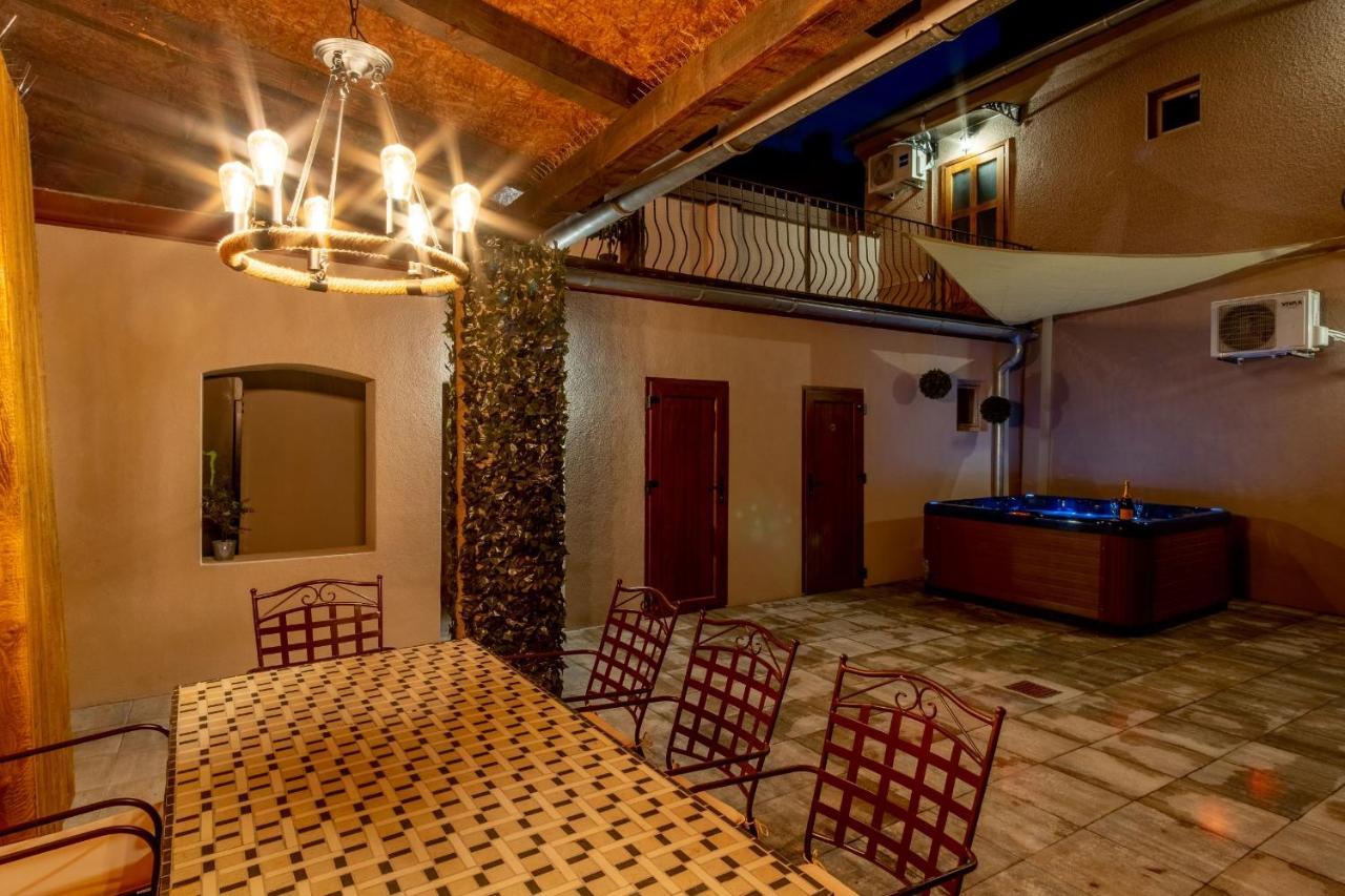 Zollus House Tvrda Apartman Eszék Kültér fotó