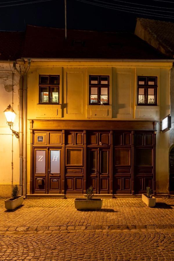 Zollus House Tvrda Apartman Eszék Kültér fotó