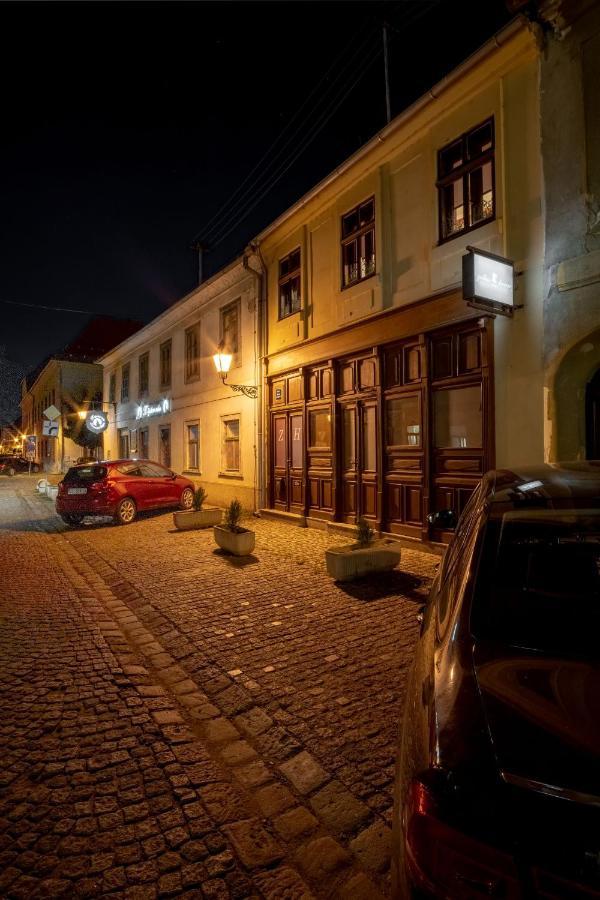 Zollus House Tvrda Apartman Eszék Kültér fotó