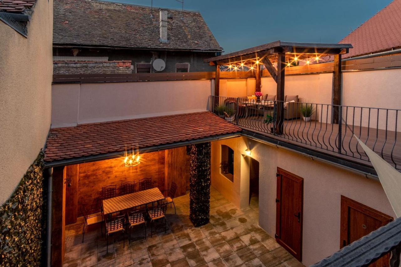 Zollus House Tvrda Apartman Eszék Kültér fotó