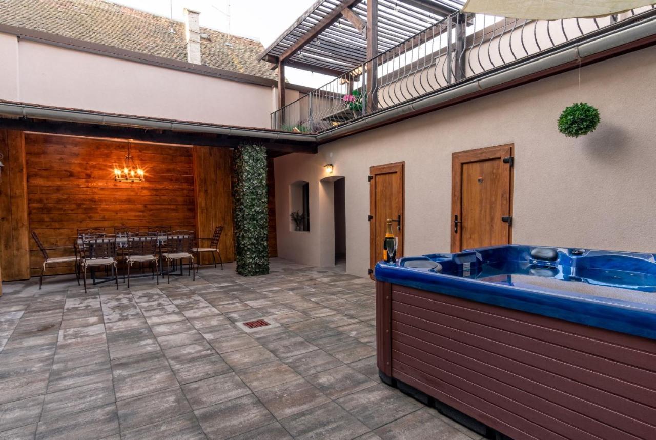 Zollus House Tvrda Apartman Eszék Kültér fotó